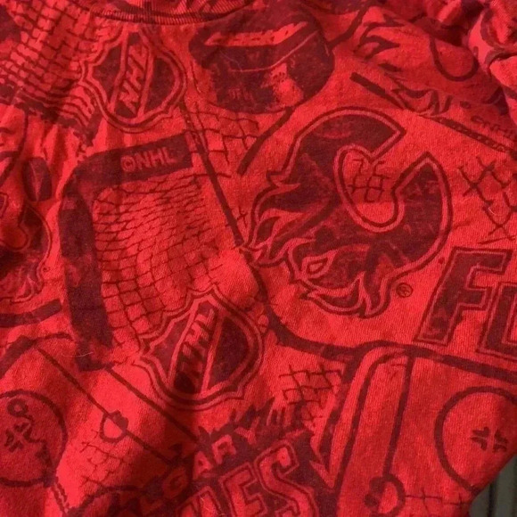Reebok, 100% cotton, short  sleeve Calgary Flames T-shirt - Picture 3 of 4